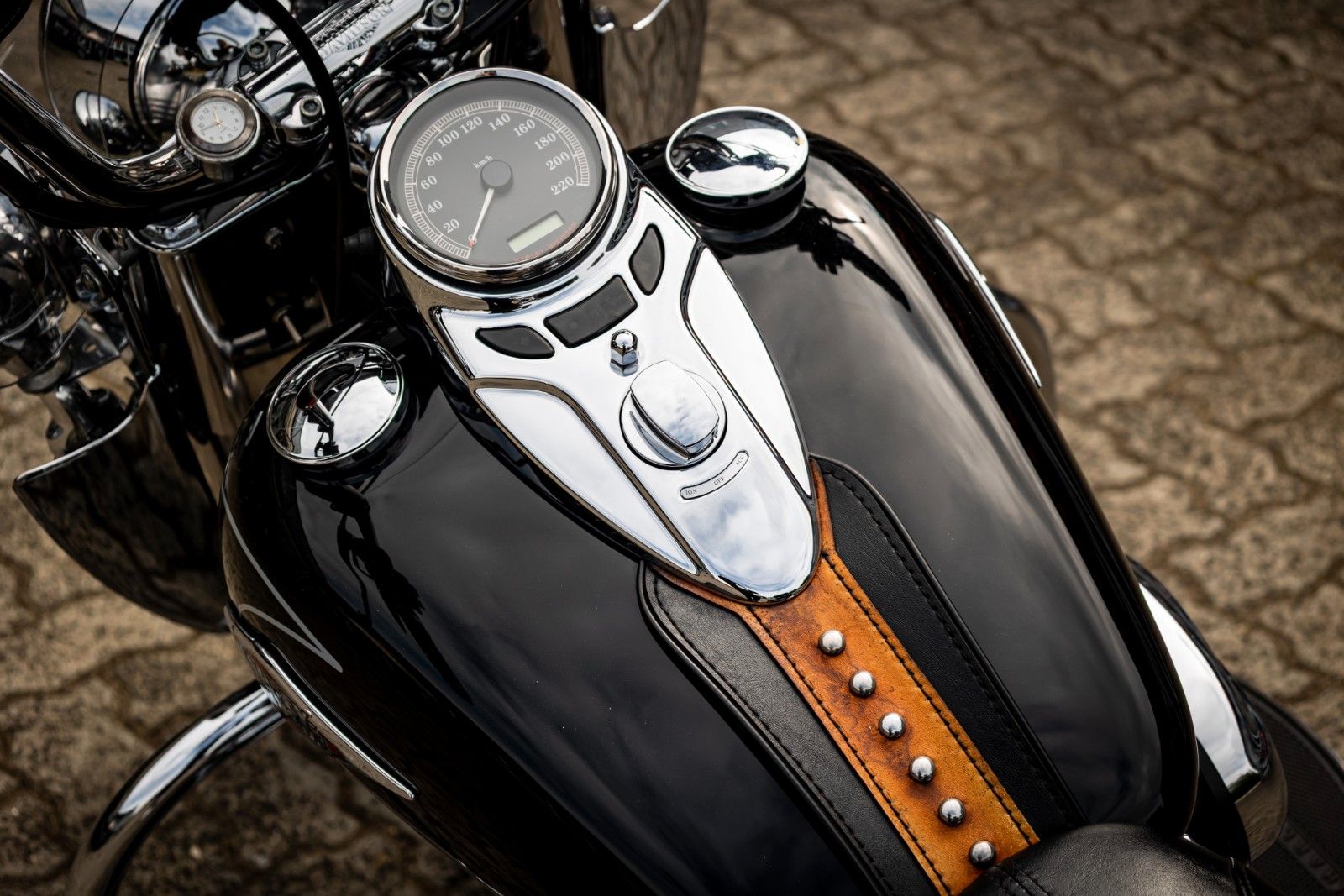 Fahrzeugabbildung Harley-Davidson Heritage Classic FLSTC 96cui - Remus -