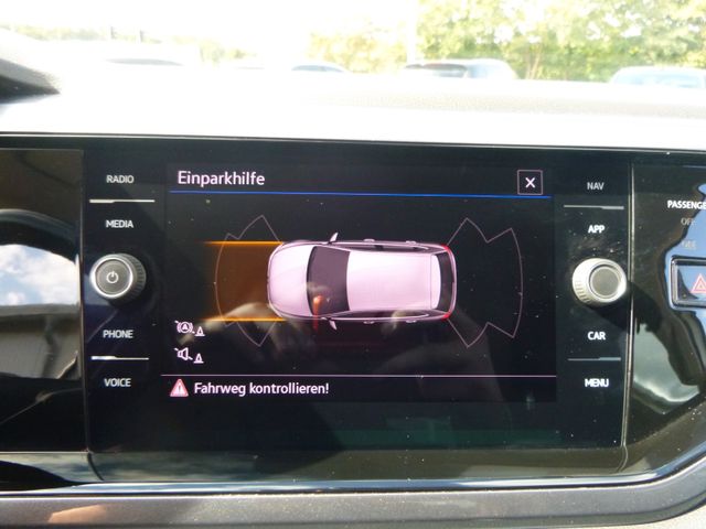 Fahrzeugabbildung Volkswagen Polo VI Highline >95 PS/Navi/Sitzheiz/PDC<