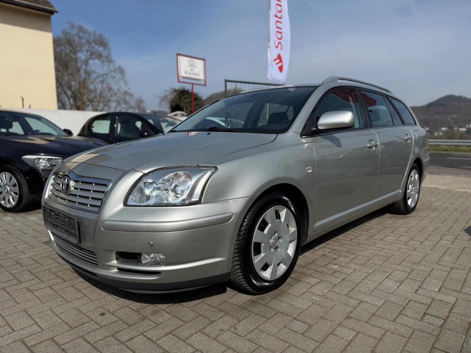 Toyota Avensis Kombi 2.0 Executive/Klima/AHK/PDC
