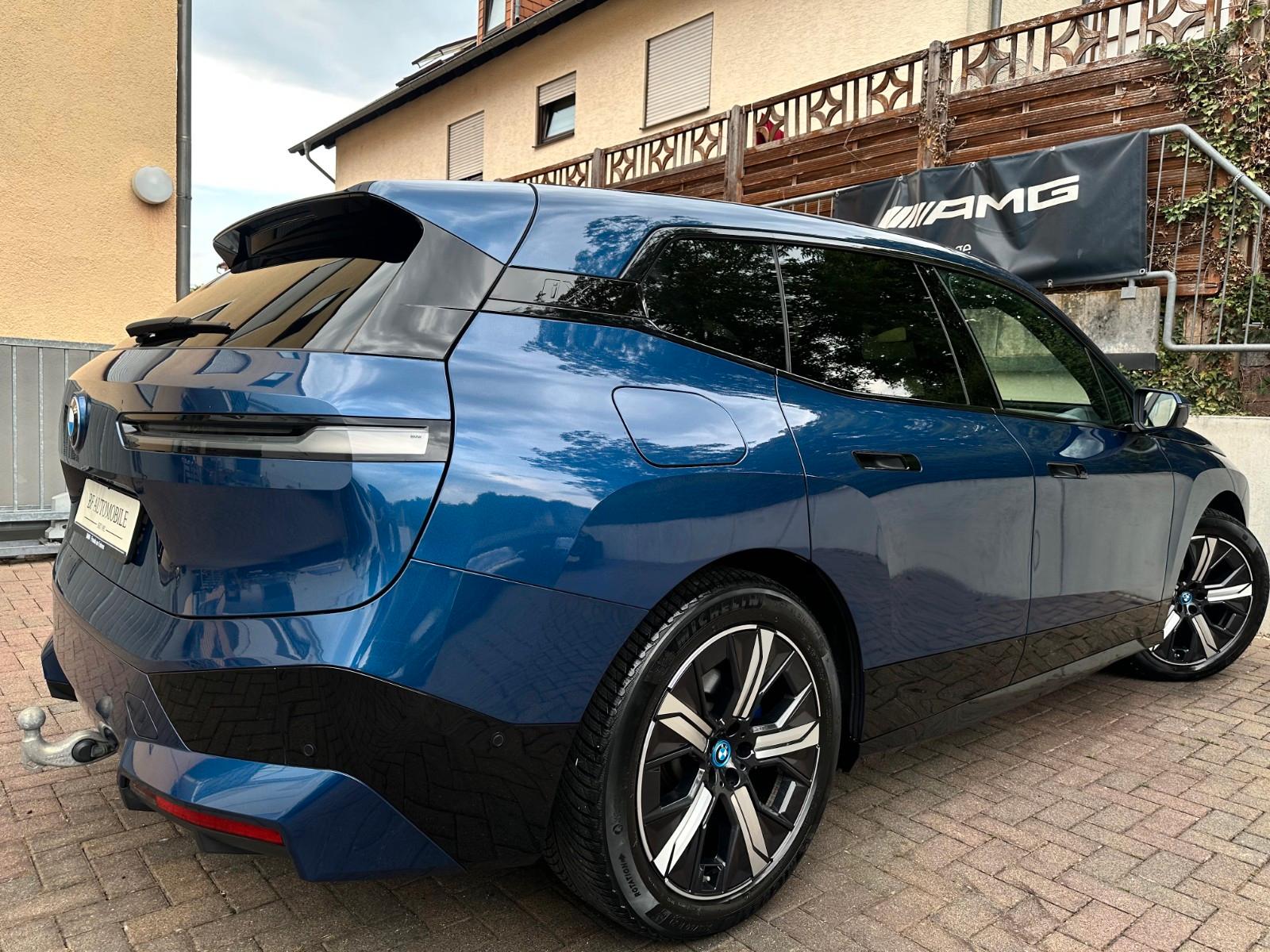 BMW iX xDrive40 M Sport PANO-SKY*AHK*DA-Prof*360°