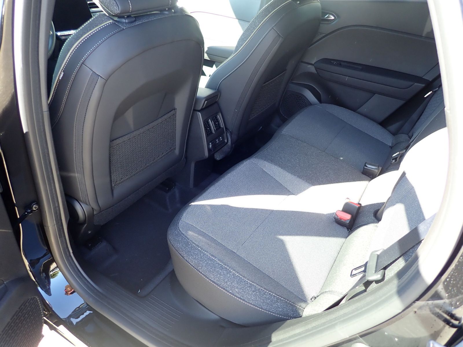 Fahrzeugabbildung Renault Captur Techno Mild Hybrid 160 EDC