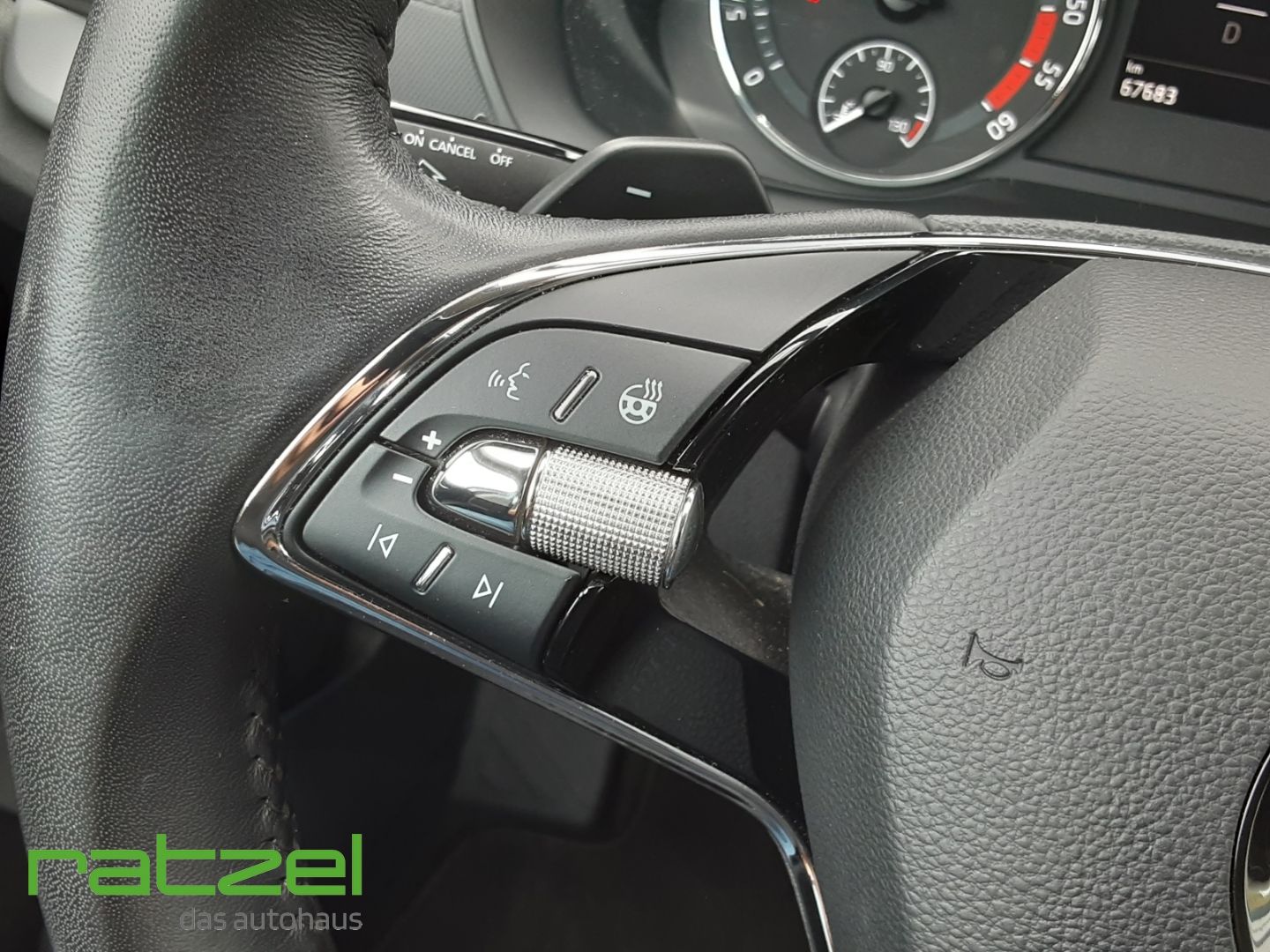 Fahrzeugabbildung SKODA Octavia Combi 2.0 TDI Clever AHK-klappbar LED Sp