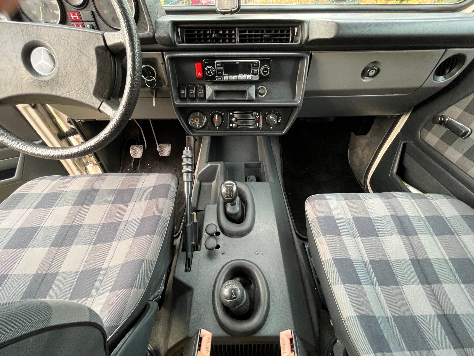 Fahrzeugabbildung Mercedes-Benz 200 GE