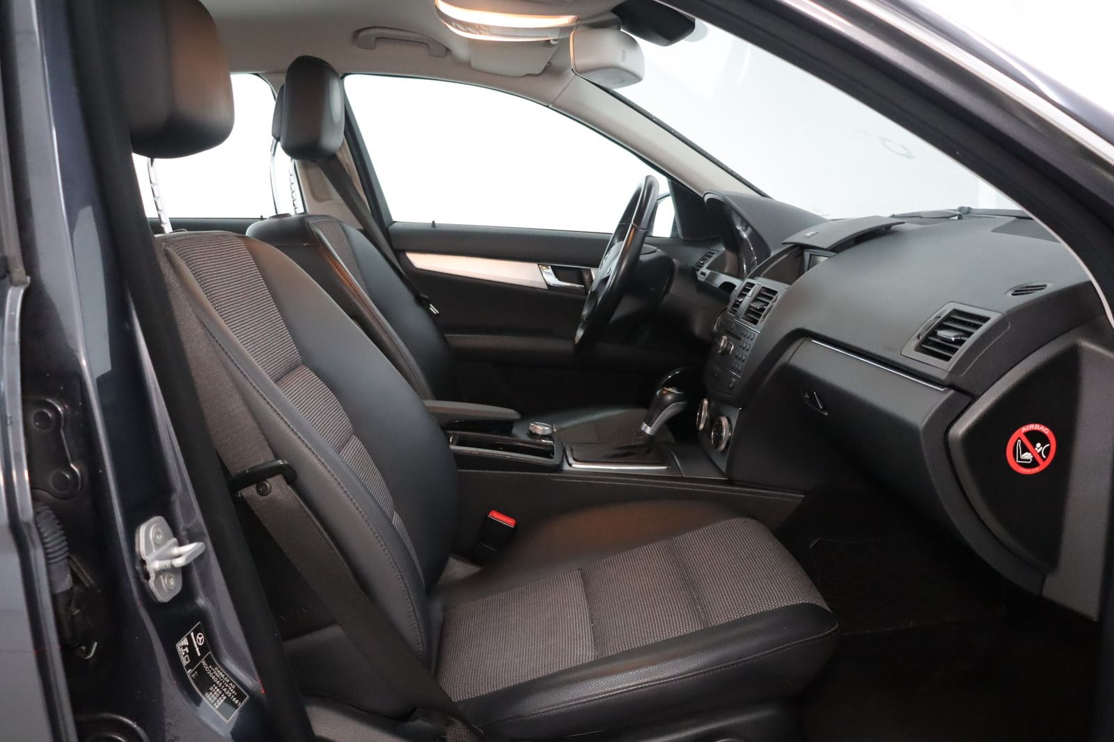 Fahrzeugabbildung Mercedes-Benz C 180 KOMPRESSOR HU/AU 02.27