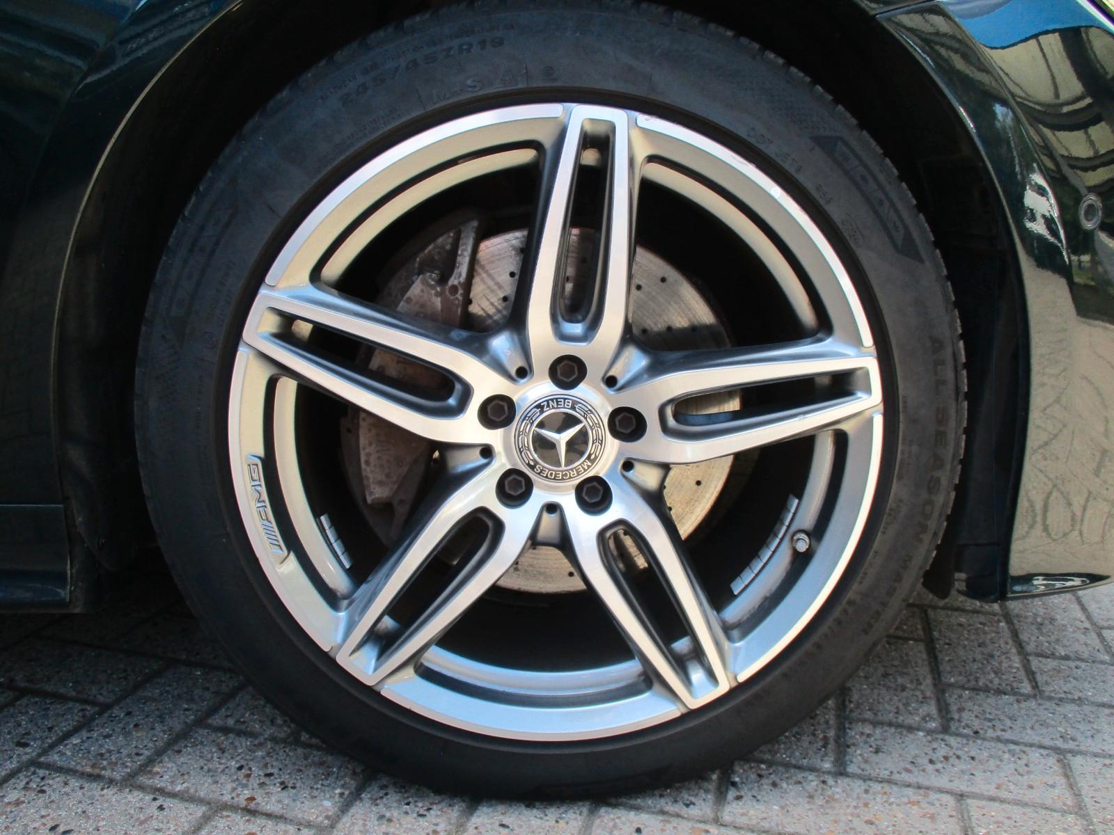 Mercedes-Benz E 220 d Coupe 4Matic / AMG Linie