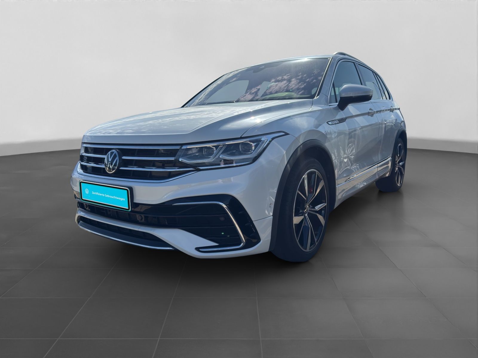 Volkswagen Tiguan 2.0 TDI DSG R-LINE PANO STANDH LM20 H K H foto 2
