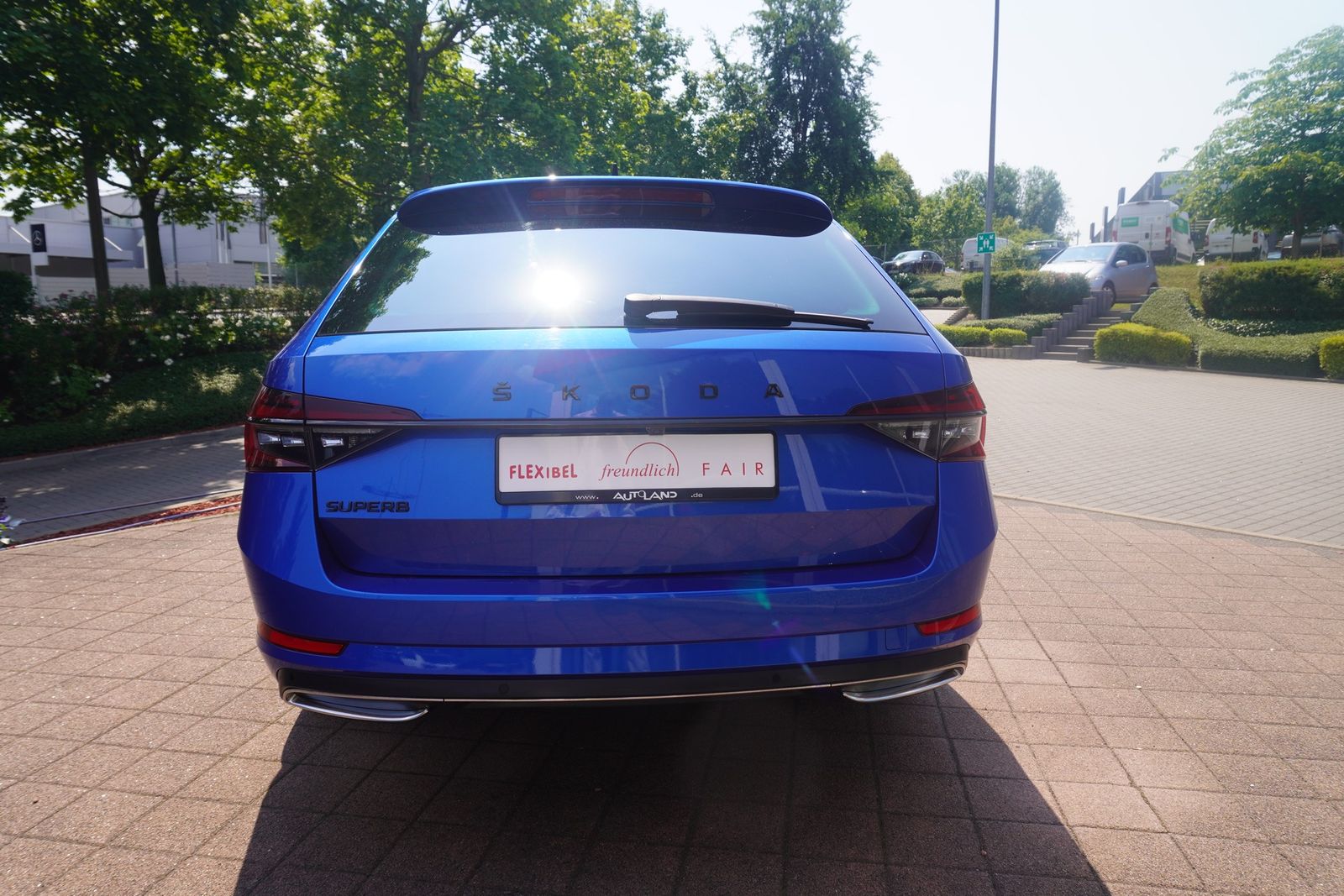 Skoda Superb Combi 2.0TSI Sportline LED Navi ACC Leder foto 4