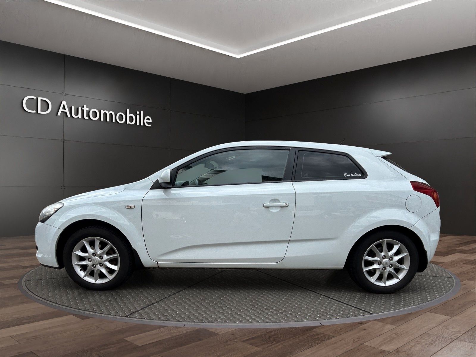 Fahrzeugabbildung Kia cee'd / Ceed 1.6 3Trg /Klima/TÜV AU 2Jahre neu/