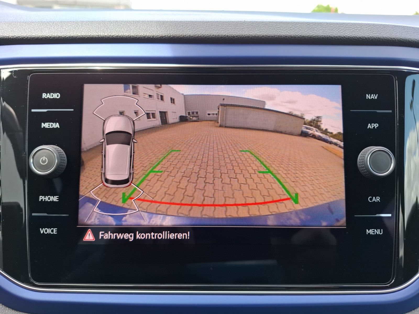 Fahrzeugabbildung Volkswagen T-Roc R DSG 4M LED Navi AID ACC RFK beats 19"
