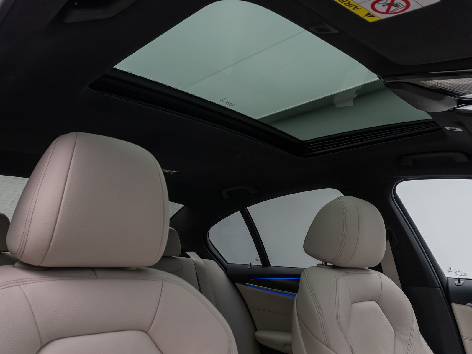 Fahrzeugabbildung BMW 540i xD M Sport Glasdach Kamera HUD DAB H/K 19"