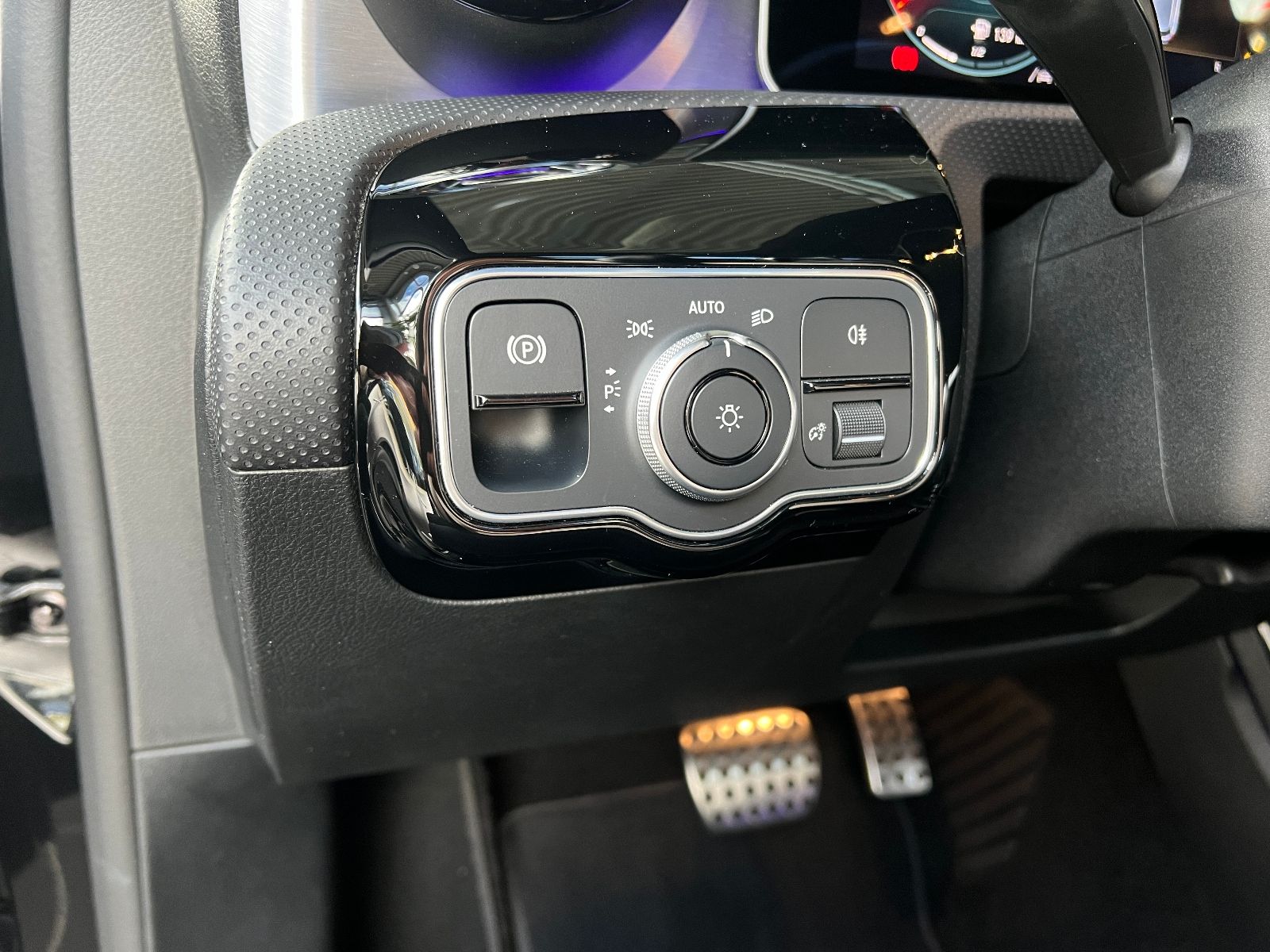 Fahrzeugabbildung Mercedes-Benz A250 AMG PANO LED NAVI ALU