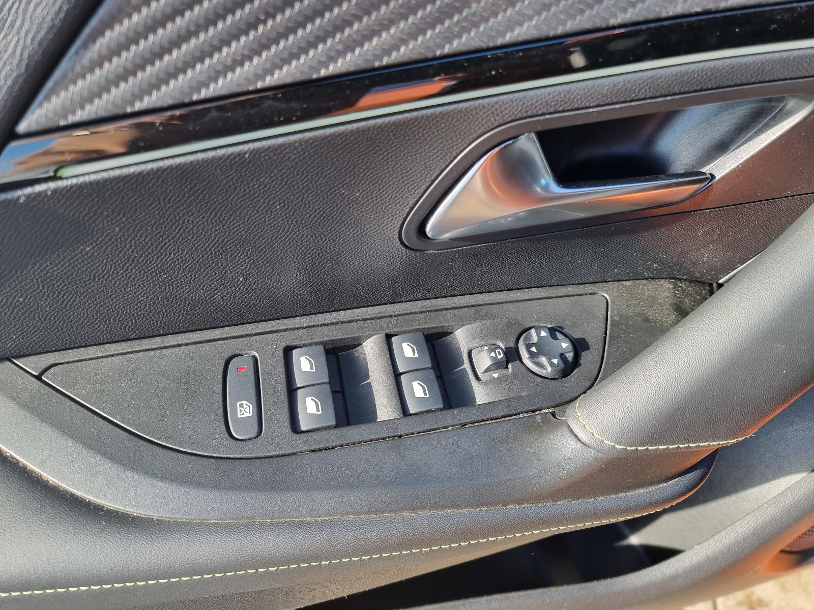 Peugeot e-2008 GT-Line -KLIMA-NAVI-CARPLAY-SHZ-CAM-LEDER