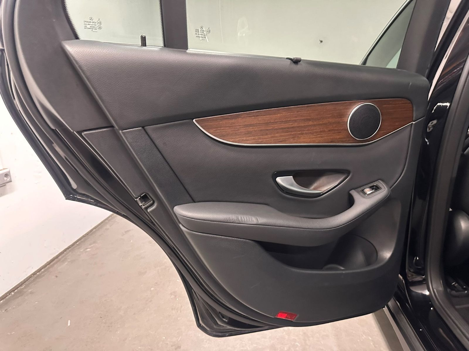 Fahrzeugabbildung Mercedes-Benz GLC 300 e 4MATIC Autom.*AHK*PANORAMA*DISTRO
