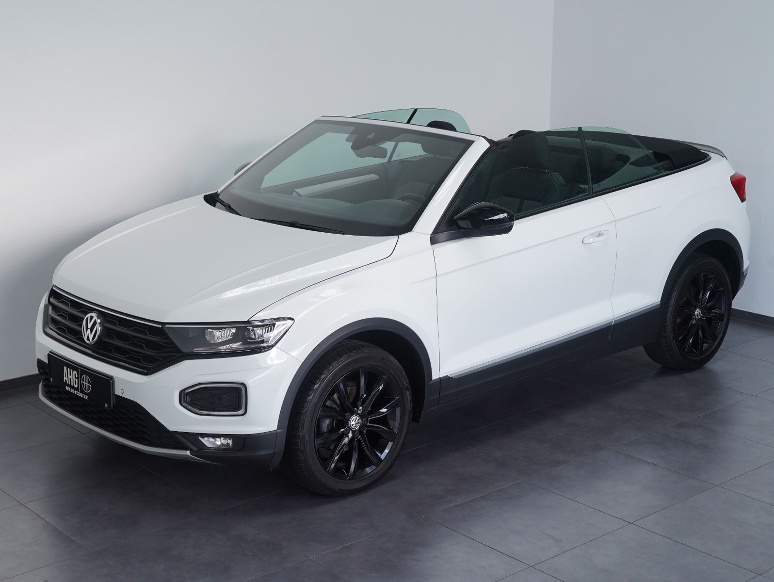 Fahrzeugabbildung Volkswagen T-Roc Cabriolet 1,5 TSI DSG Black Style NAVI/AHK