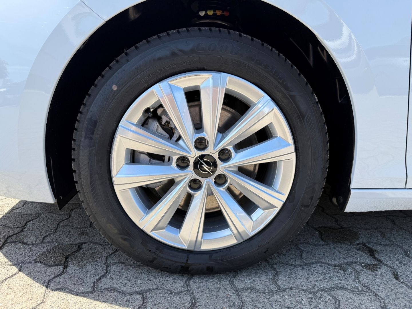 Fahrzeugabbildung Opel Astra L Edition SHZ+LHZ+Kamera+Allwetter