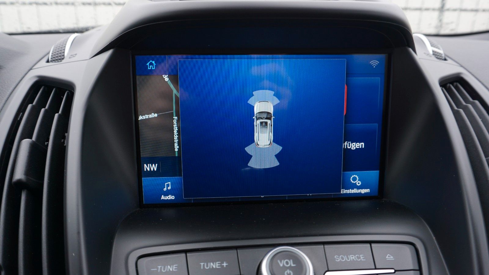 Fahrzeugabbildung Ford Kuga Titanium, Navi, Allrad, PDC, LED