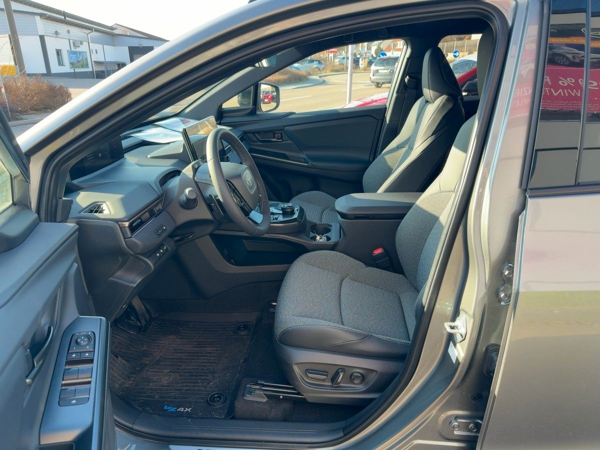 Fahrzeugabbildung Toyota bZ4X 73 kWh Teamplayer *PDC+ACC+SHZ+LED+NAVI*