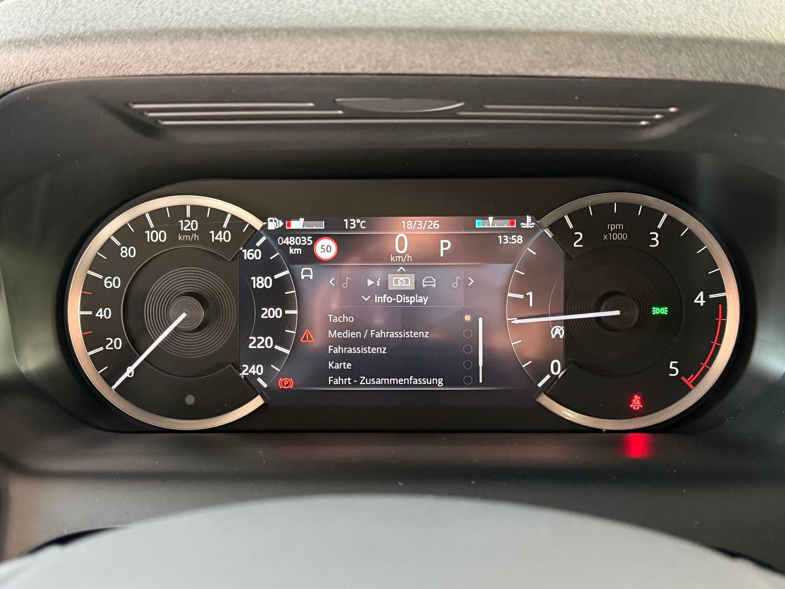 Fahrzeugabbildung Land Rover Discovery Sport R-Dynamic /MERIDIAN/CARPLAY/KAM