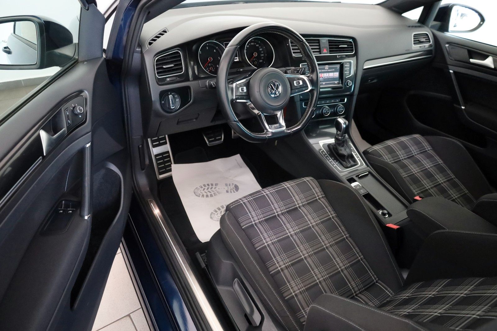 Fahrzeugabbildung Volkswagen Golf VII GTD Navi,Xenon,Kamera,SH,PDC,SR+WR
