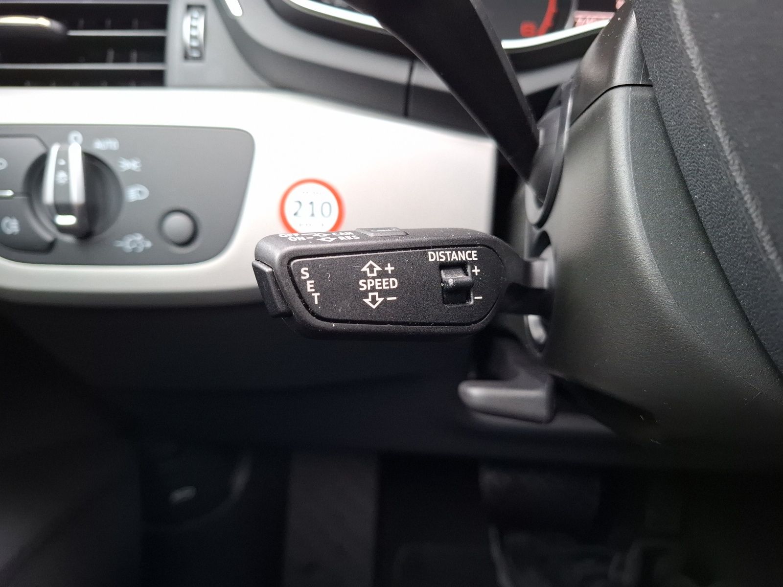 Fahrzeugabbildung Audi A4 Avant 40 TDI advanced quattro S-tronic LED AH