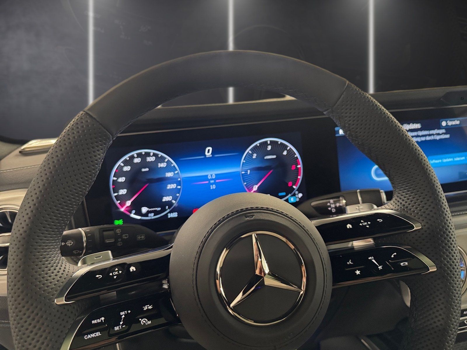 Fahrzeugabbildung Mercedes-Benz G 450 d AMG*20"*Night*STDHZG*Distro*AHK*Massage*