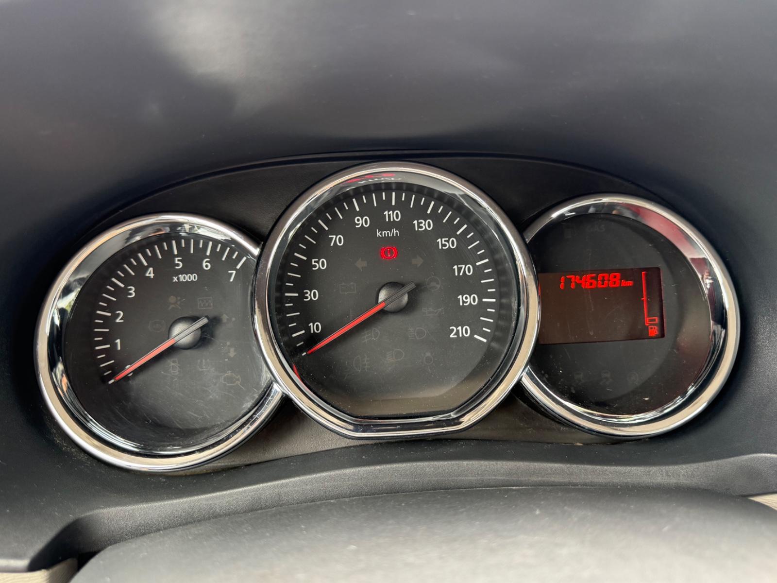 Dacia Lodgy 2013 — photo 13