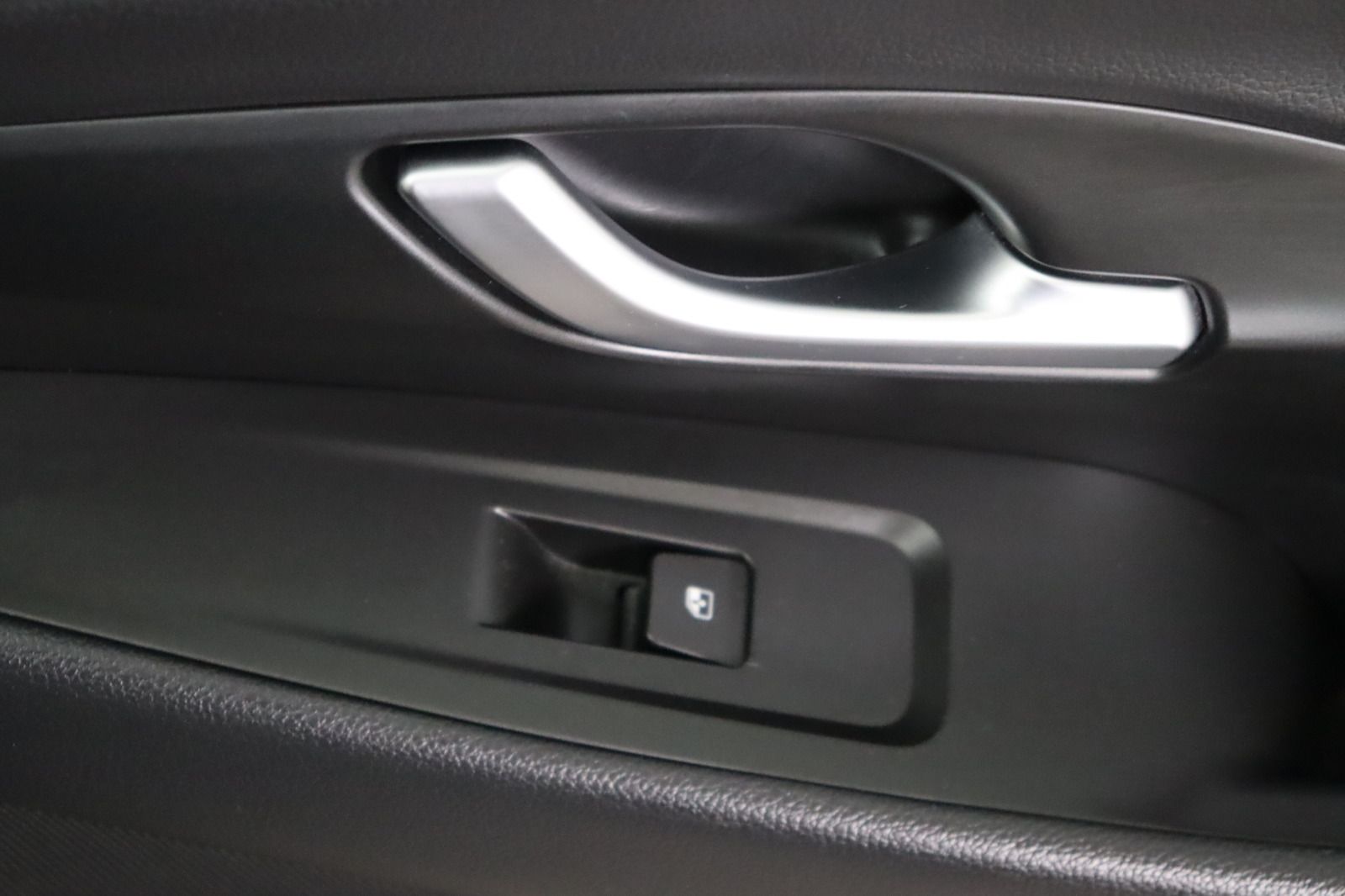 Fahrzeugabbildung Hyundai i30 1.4i * SHZ * Navi * DAB+ * Klima * YES!