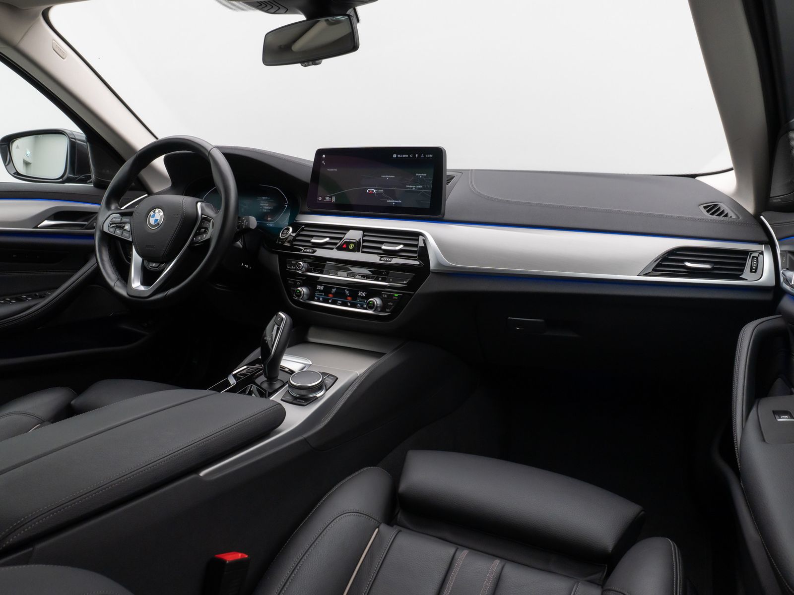 Fahrzeugabbildung BMW 530d xD Luxury Line Kamera HUD DAB H/K Laser AHK