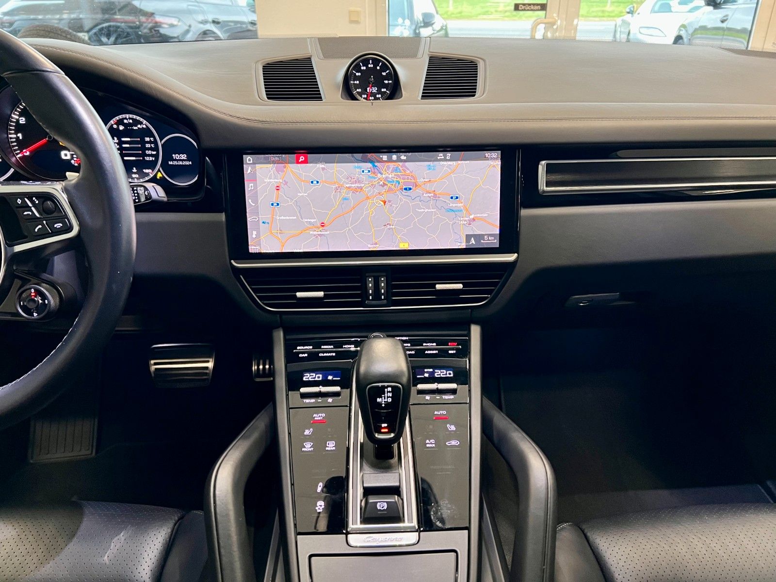 Fahrzeugabbildung Porsche Cayenne GTS Panorama, AHK, 21Zoll, SportChrono