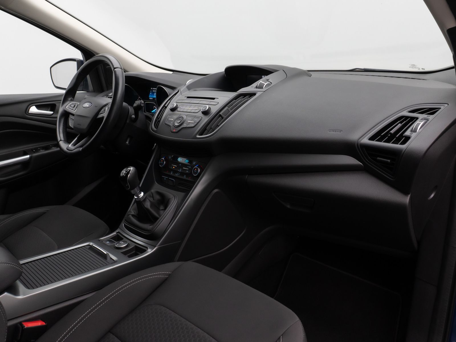 Fahrzeugabbildung Ford Kuga Trend AHK Sitzhzg PDC Tempomat 8Fach