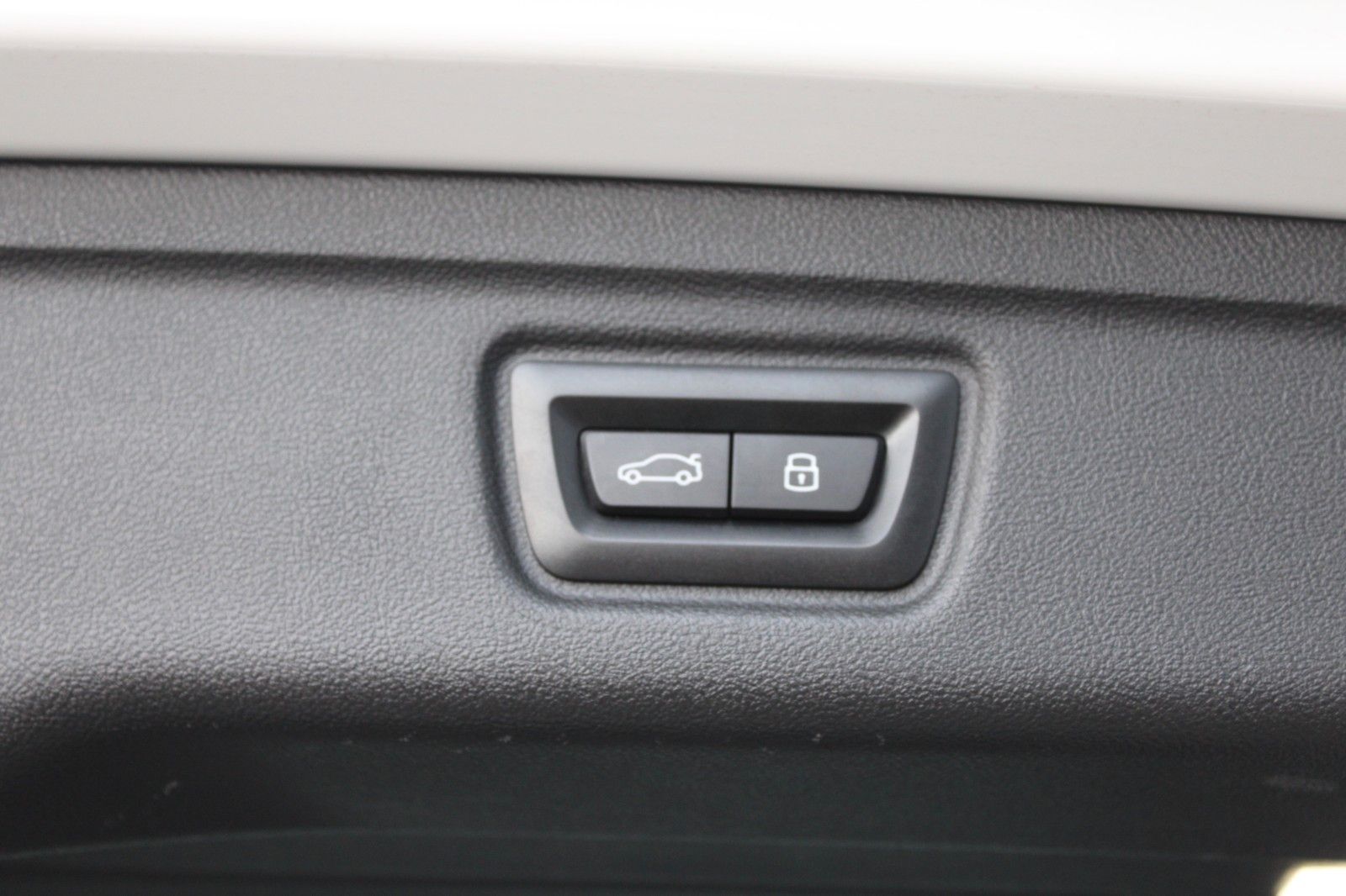 BMW 318d Touring LEDER AHK PDC LED NAVI SHZ foto 9