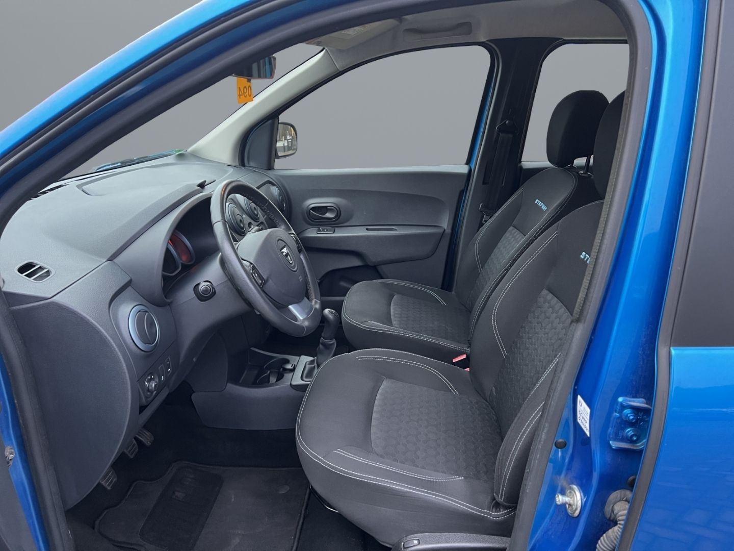 Fahrzeugabbildung Dacia Lodgy Stepway 1.2 TCe 115 Allwetterreifen SHZ Rü