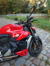Ducati Streetfighter V2 - Ducati Streetfighter V2 S