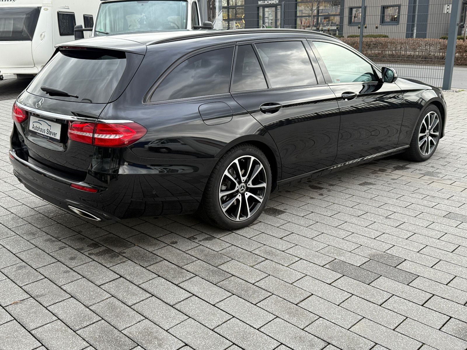 Fahrzeugabbildung Mercedes-Benz E 200 T Avantgarde NAVI KLIMAAUTO CAM LED SITZH.