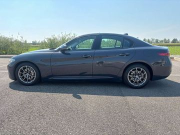Alfa-Romeo Giulia - 5
