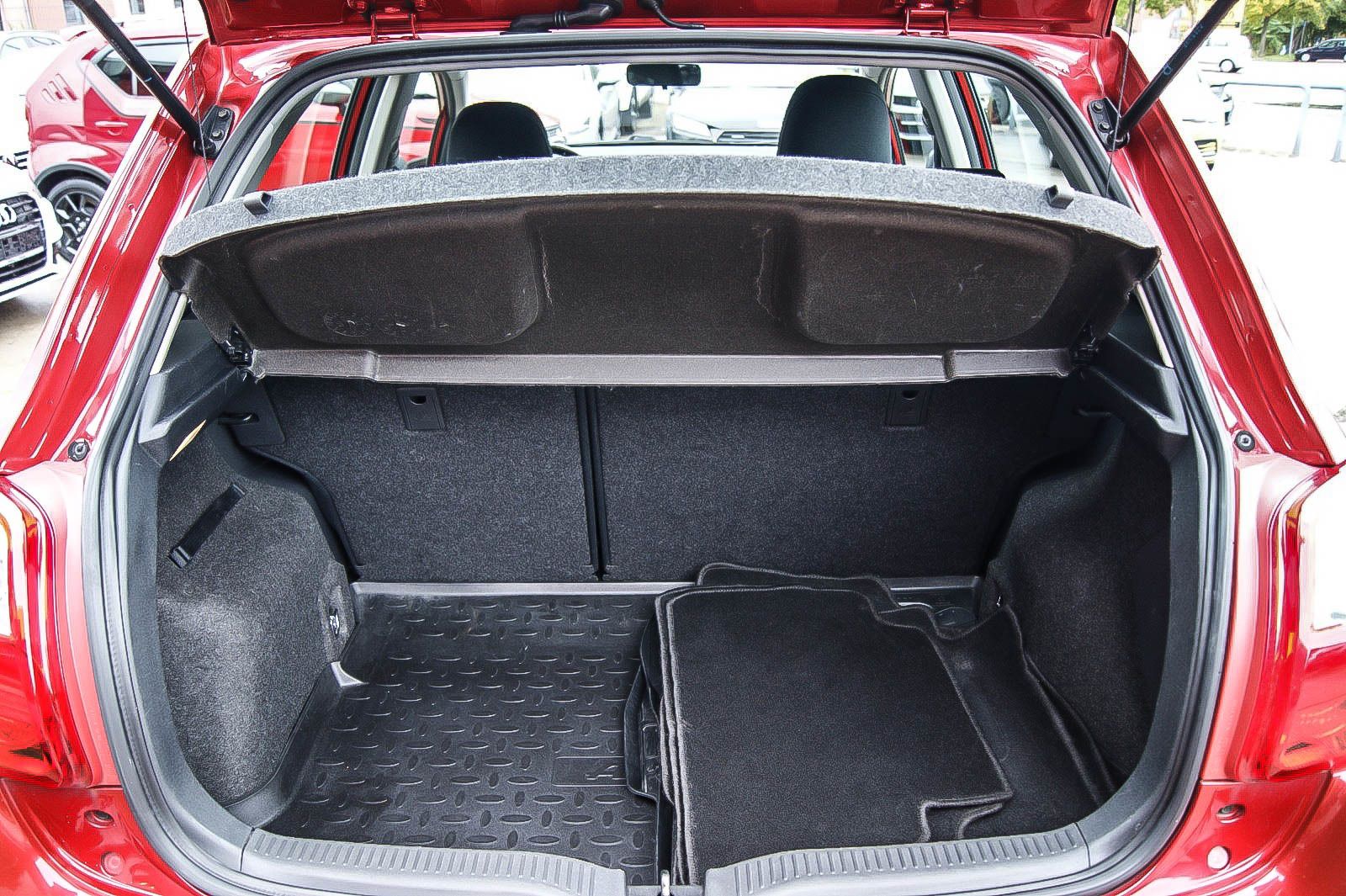 Fahrzeugabbildung Toyota Auris 1.6 Valvematic Travel NAVIGATION PDC 1HAND