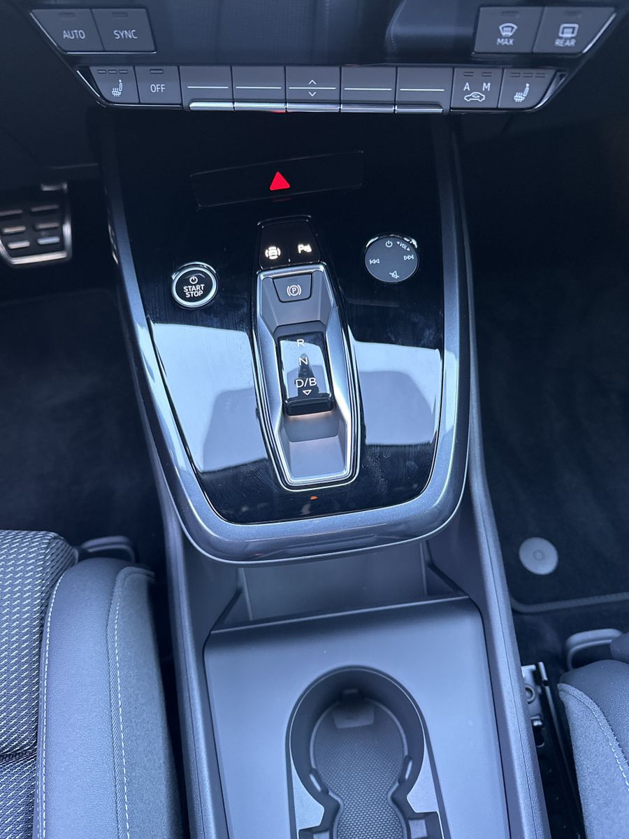 Fahrzeugabbildung Audi Q4 e-tron 35 S-Line Black NAV+LED+20ZO+V-COCKPIT