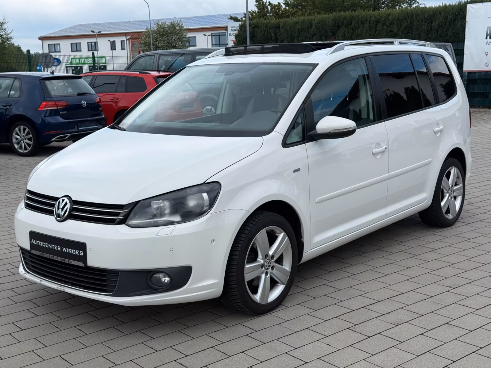 Volkswagen Touran Life BMT*7-SITZER*PANO*