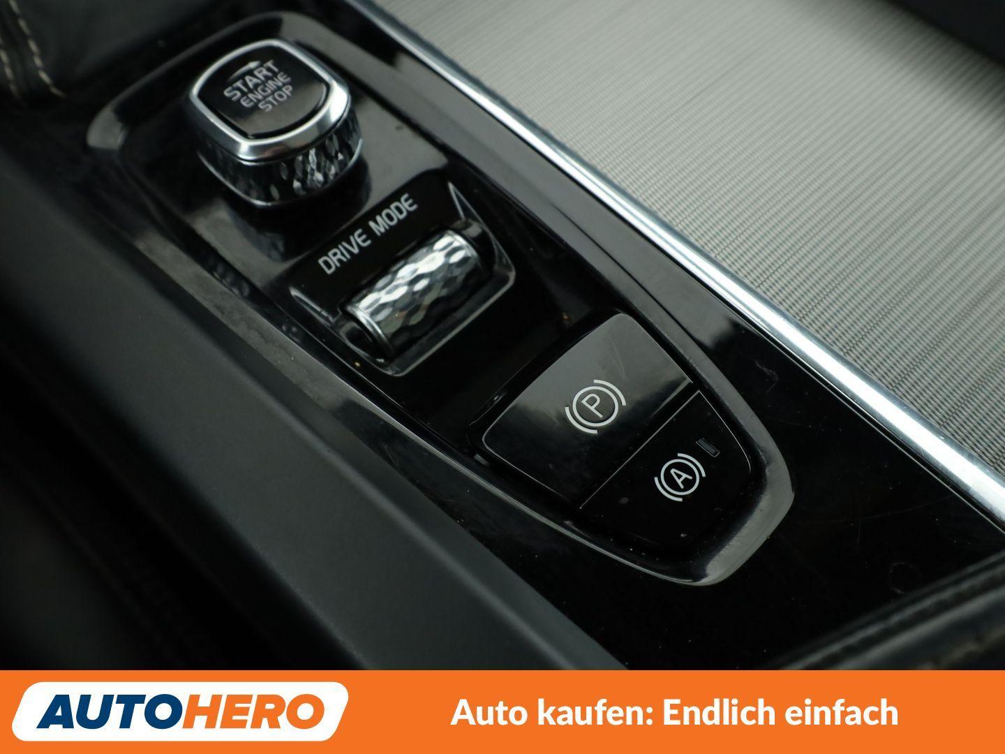 Volvo XC60 2.0 D5 R Design AWD Aut.*NAVI*HEAD-UP*LED*