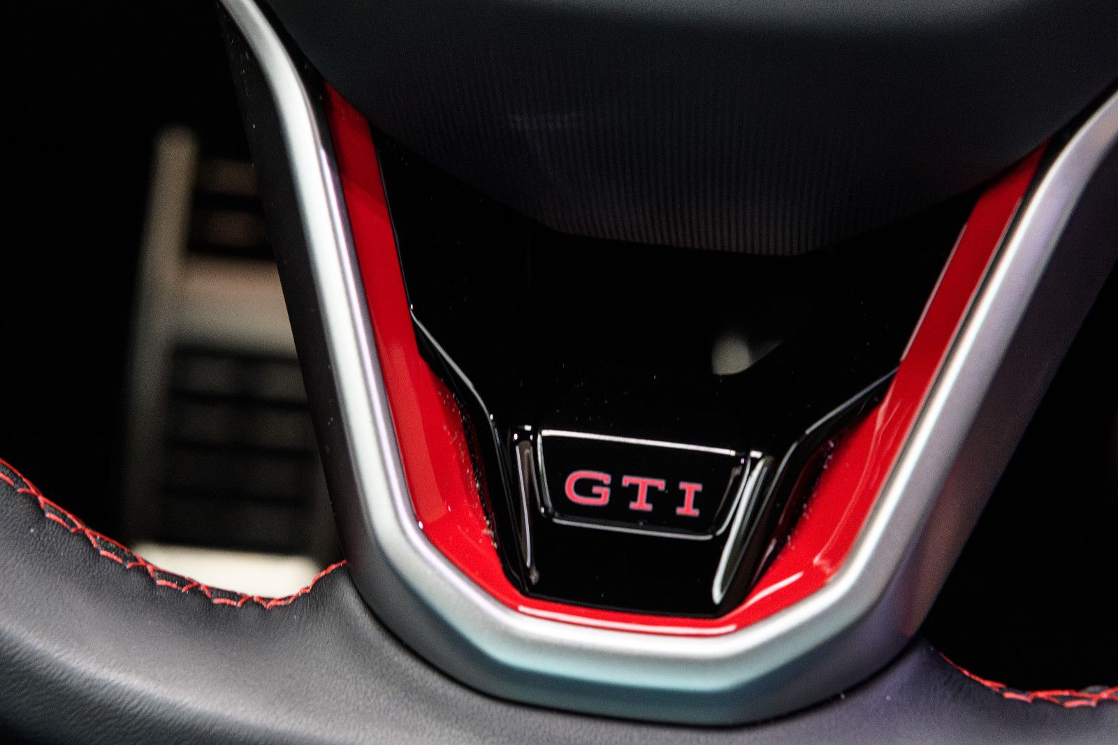 Fahrzeugabbildung Volkswagen Golf VIII GTI DSG LED+PANO+RFK+HuD+BLACK-STYLE