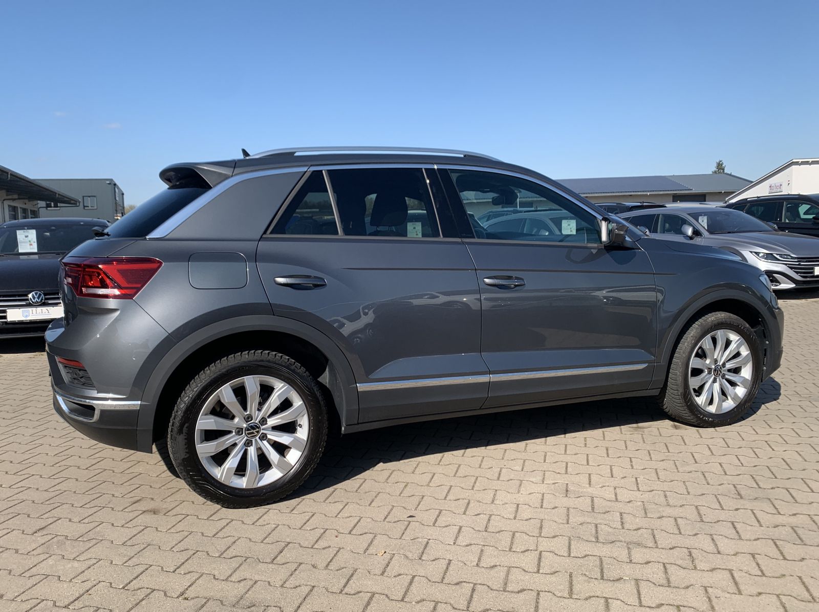 Fahrzeugabbildung Volkswagen T-Roc 1.5 TSI*Sport*LED*Pano*Acc*Lane*Navi*