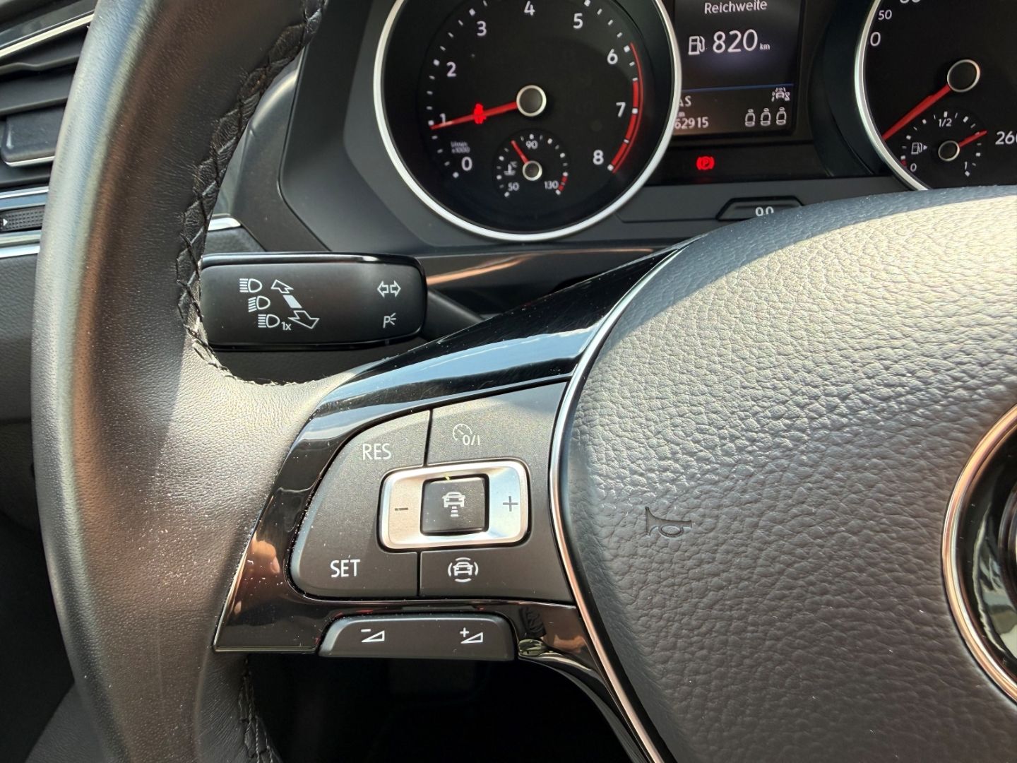Fahrzeugabbildung Volkswagen Tiguan Comfortline ACC Navi LED PDC RFK WiPa Sic