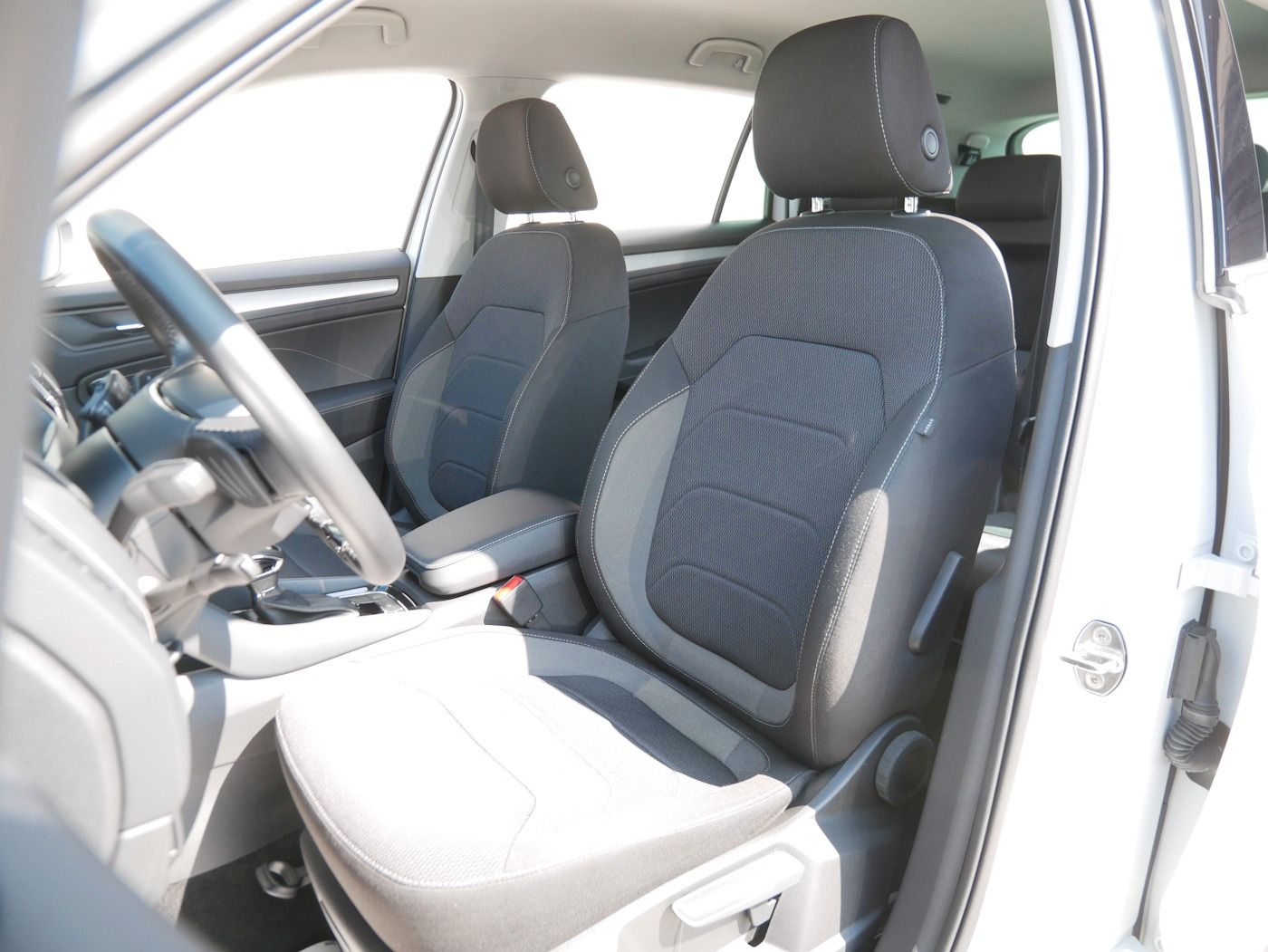 Fahrzeugabbildung SKODA Kodiaq 1.5 Ambition DSG 7-Sitze Kamera ACC MATRI