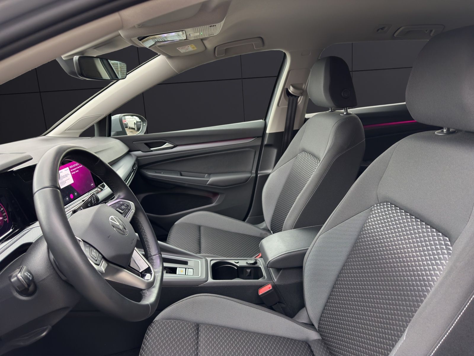 Fahrzeugabbildung Volkswagen Golf VIII Variant eTSI Active DSG NAVI AppConnec