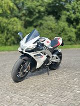 Aprilia RSV4 Scheckheft-ABS-Sozius-Akrapovic - Angebote entsprechen deinen Suchkriterien