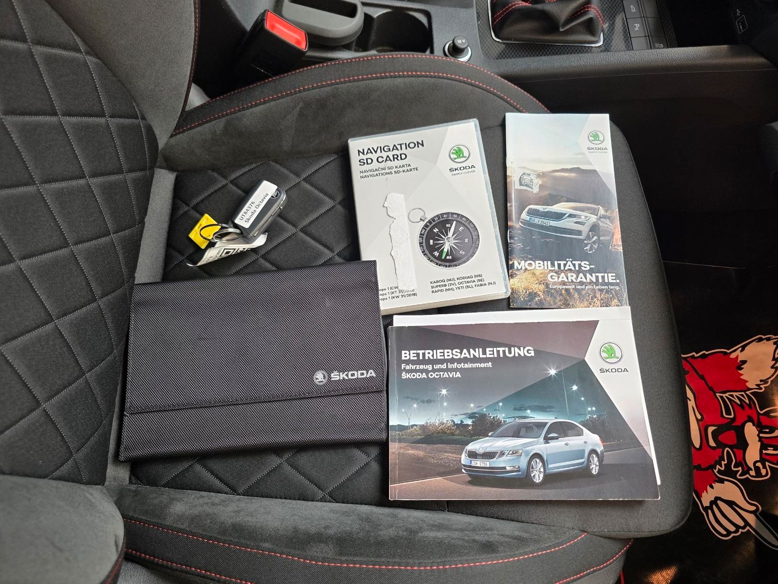 Fahrzeugabbildung SKODA Octavia 2.0 TDI RS 4x4 /1.Hd/LED/Navi/CarPlay