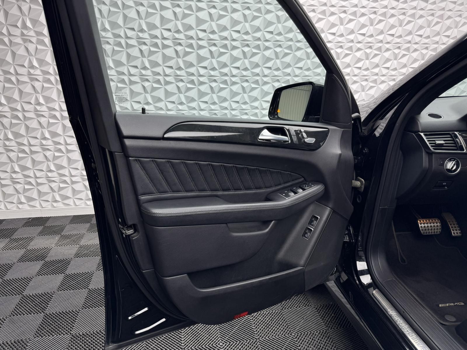 Fahrzeugabbildung Mercedes-Benz GLE 350d AMG/AIRMATIC/DISTRO/PANO/AHK/RCAM/CARP