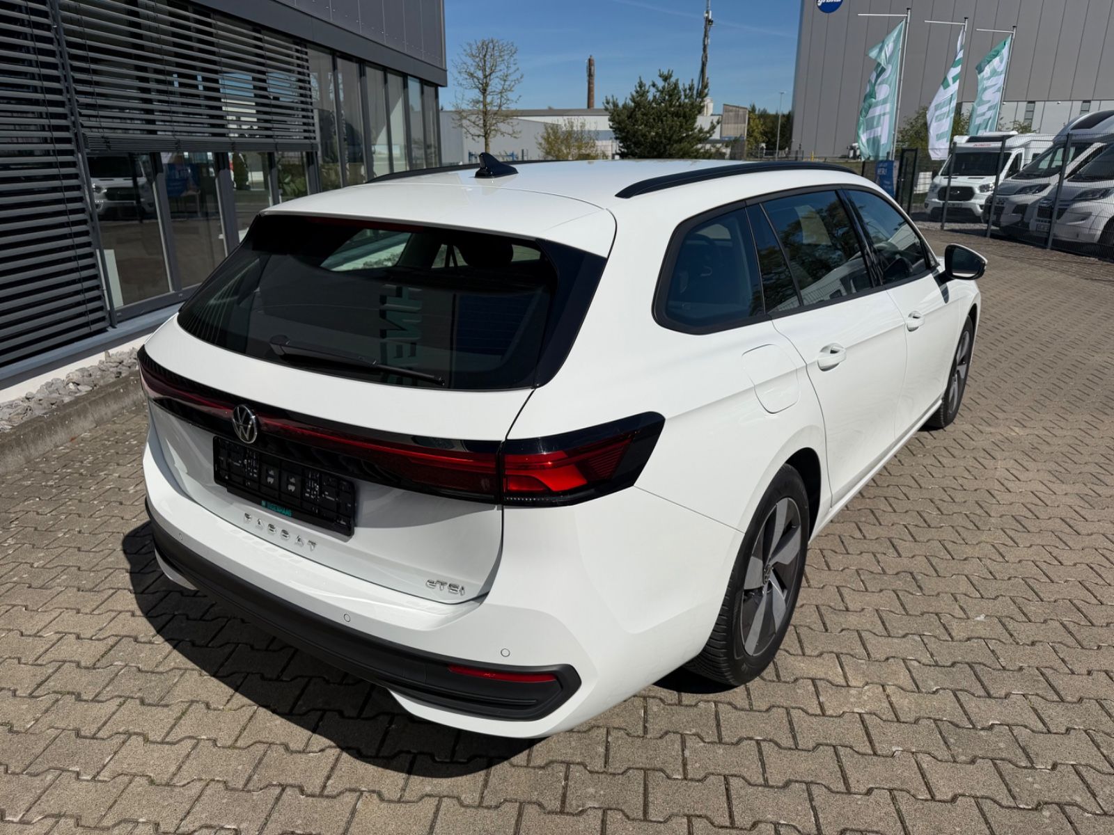 Fahrzeugabbildung Volkswagen Passat Variant 1.5 eTSI 110 kW