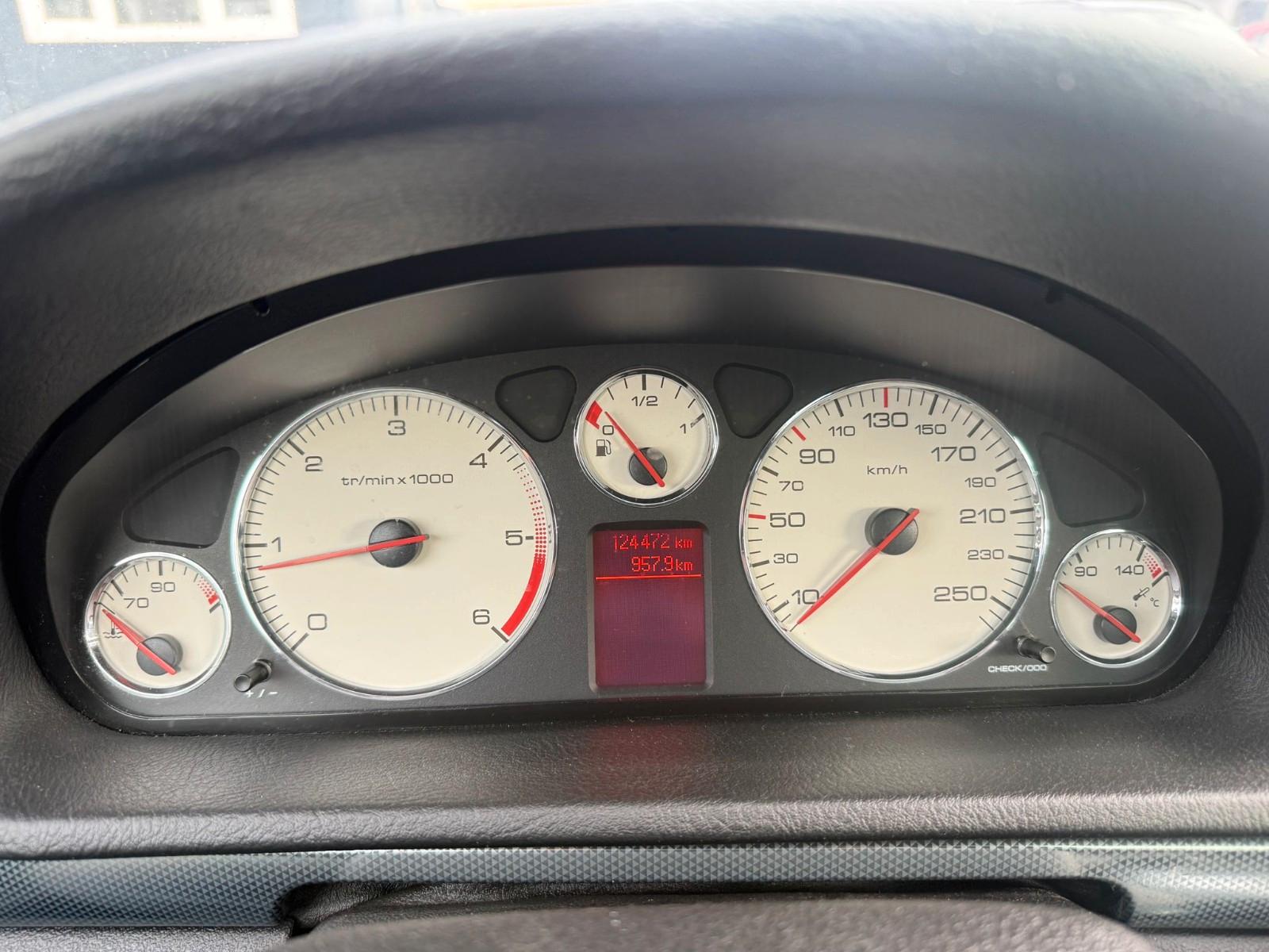 Peugeot 407 2006 — photo 14