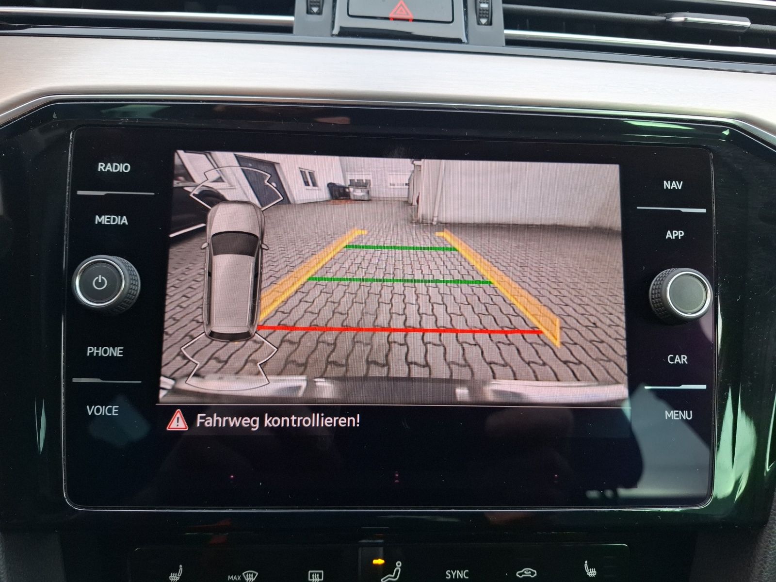 Fahrzeugabbildung Volkswagen Passat Variant TDI Elegance DSG Matrix Navi AID